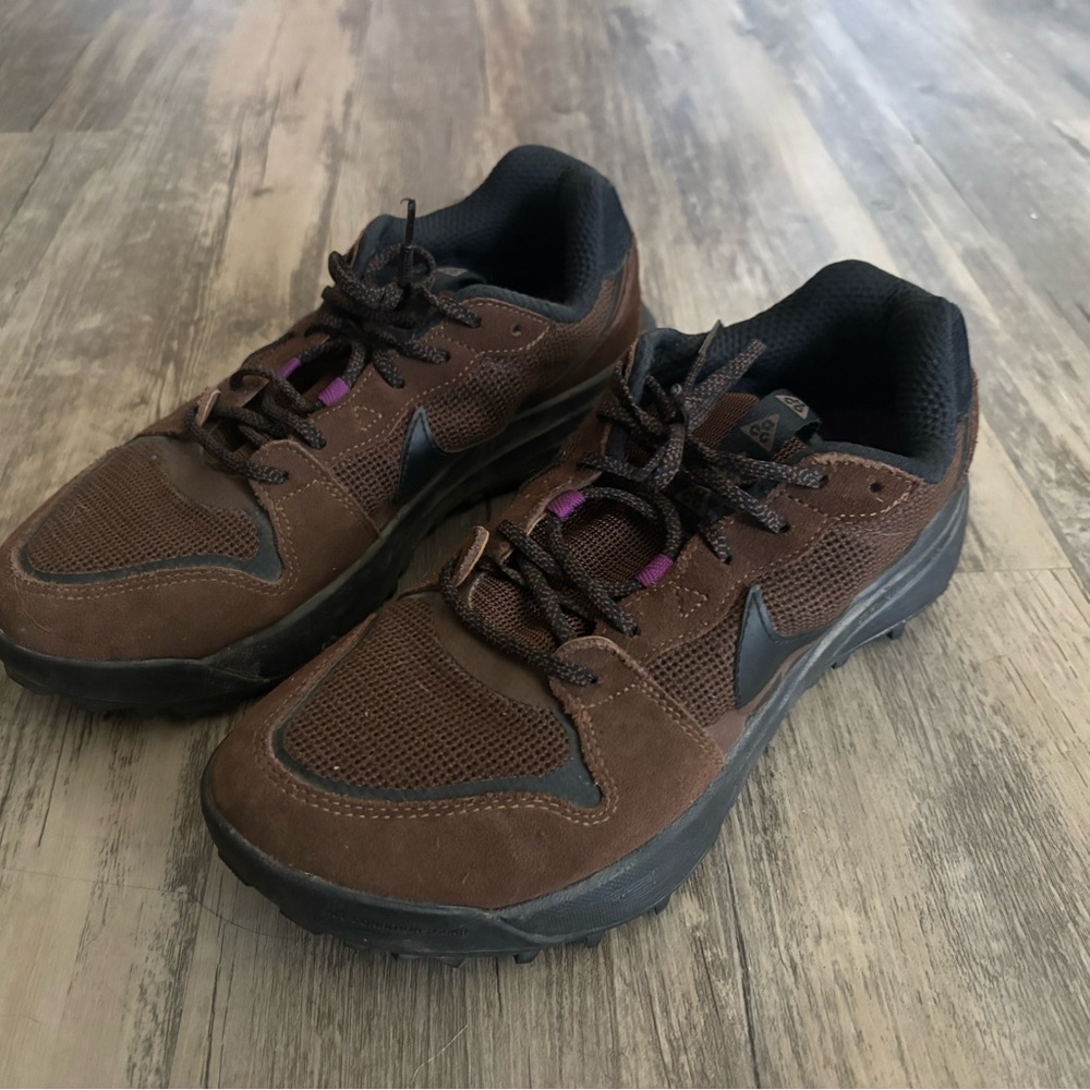 Nike ACG Lowcate Brown size 9 men (fits more like 8.5 mens)